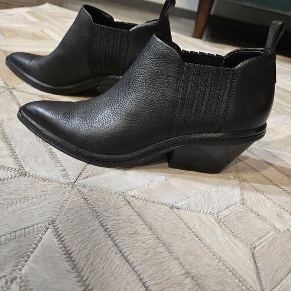 Via Spiga black leather ankle bootie size 7 - Picture 1 of 4